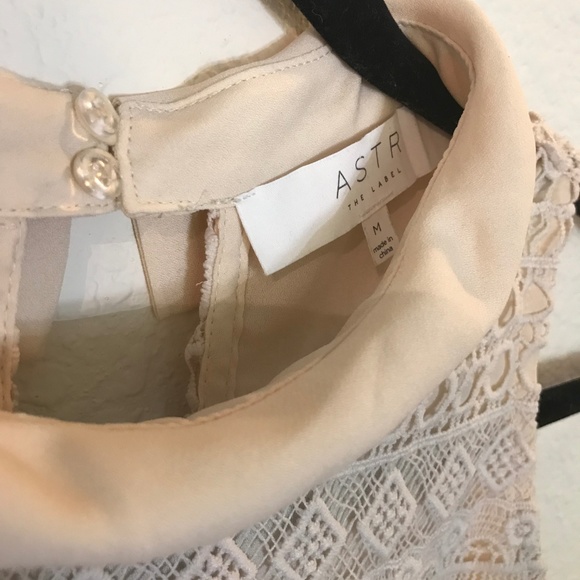 Lace sleeveless sheath dress by Astr Size Medium - Picture 4 of 7